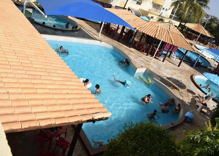 Flat Para Temporada Perto Singapura Shopping Com 7 Piscinas, Bar Molhado, Restaurante - A 3 Min Centro De Caldas Novas!