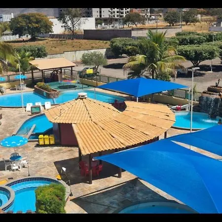Flat Para Temporada Perto Singapura Shopping Com 7 Piscinas, Bar Molhado, Restaurante - A 3 Min Centro De Caldas Novas! Exterior photo